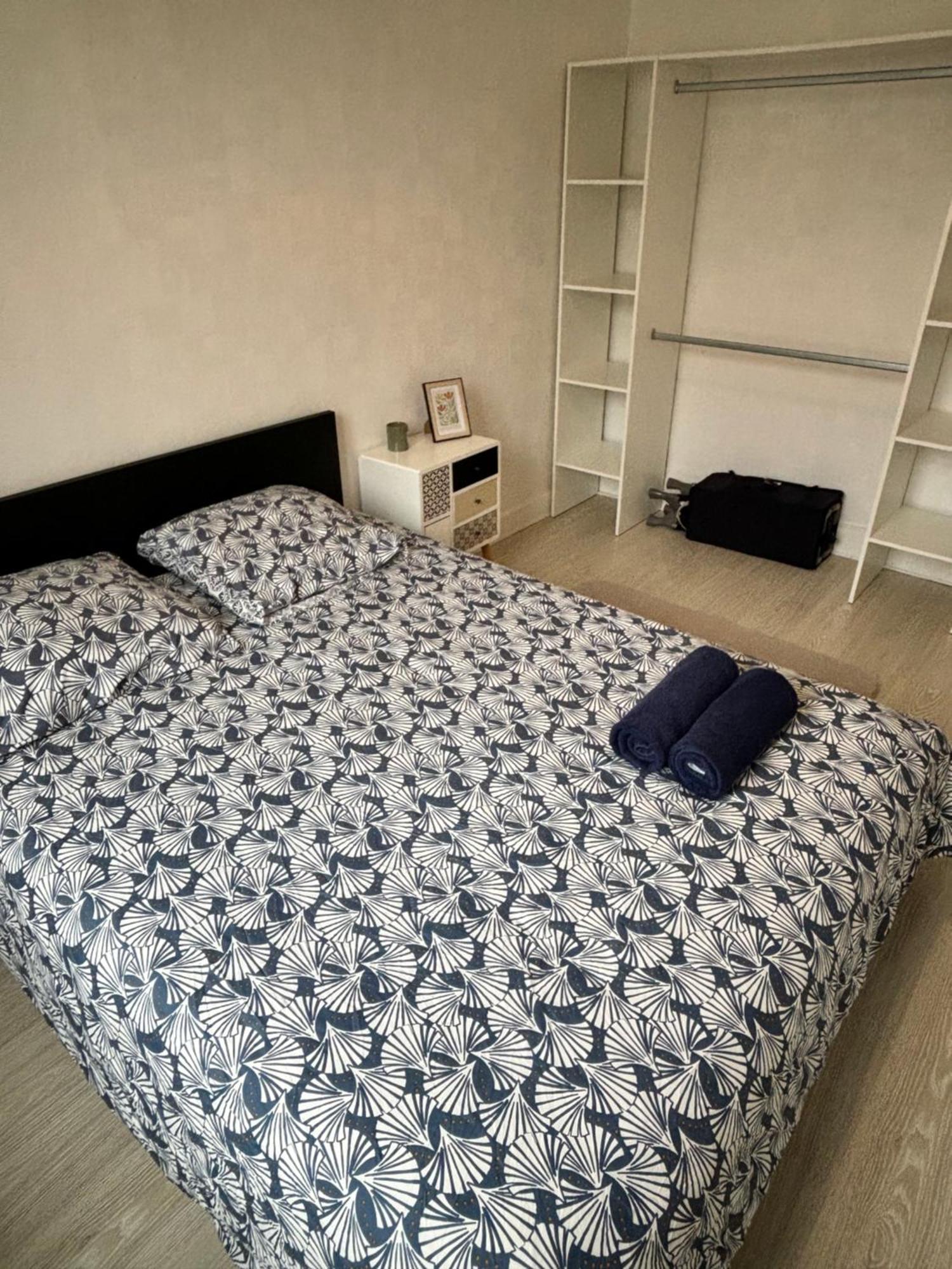 Logement Calme + Stationnement ทรัวส์ ภายนอก รูปภาพ